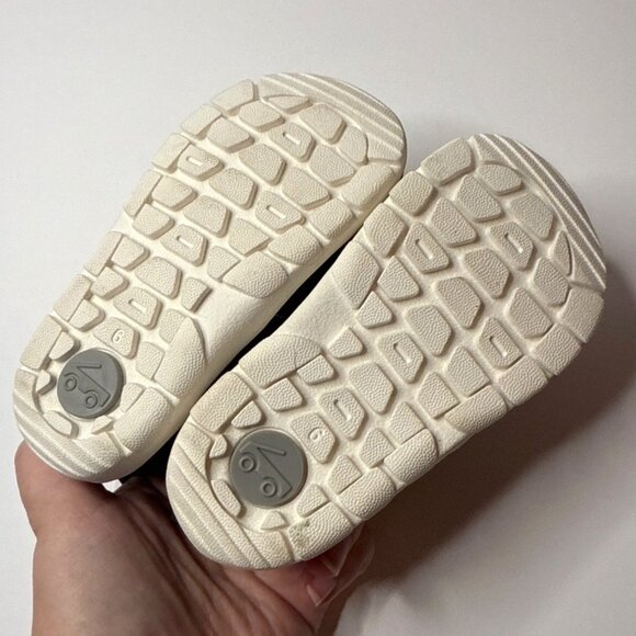 See Kai Run Black Gray Toddler Sneakers 6 Hook and Loop Non-Slip Sole Durable - Picture 4 of 6